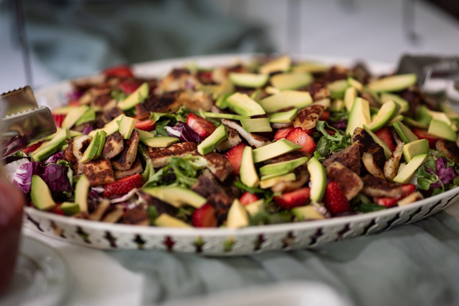 Strawberry and avocado salad with halloumi